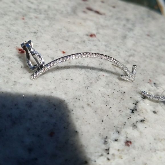 *)Silver* Arrow Earrings - Picture 3 of 6